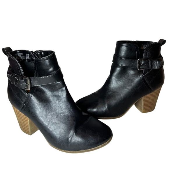 Black Closet Staple Size 8.5  Side Zip Strap Block Heel Ankle Boot Booties - Picture 1 of 10